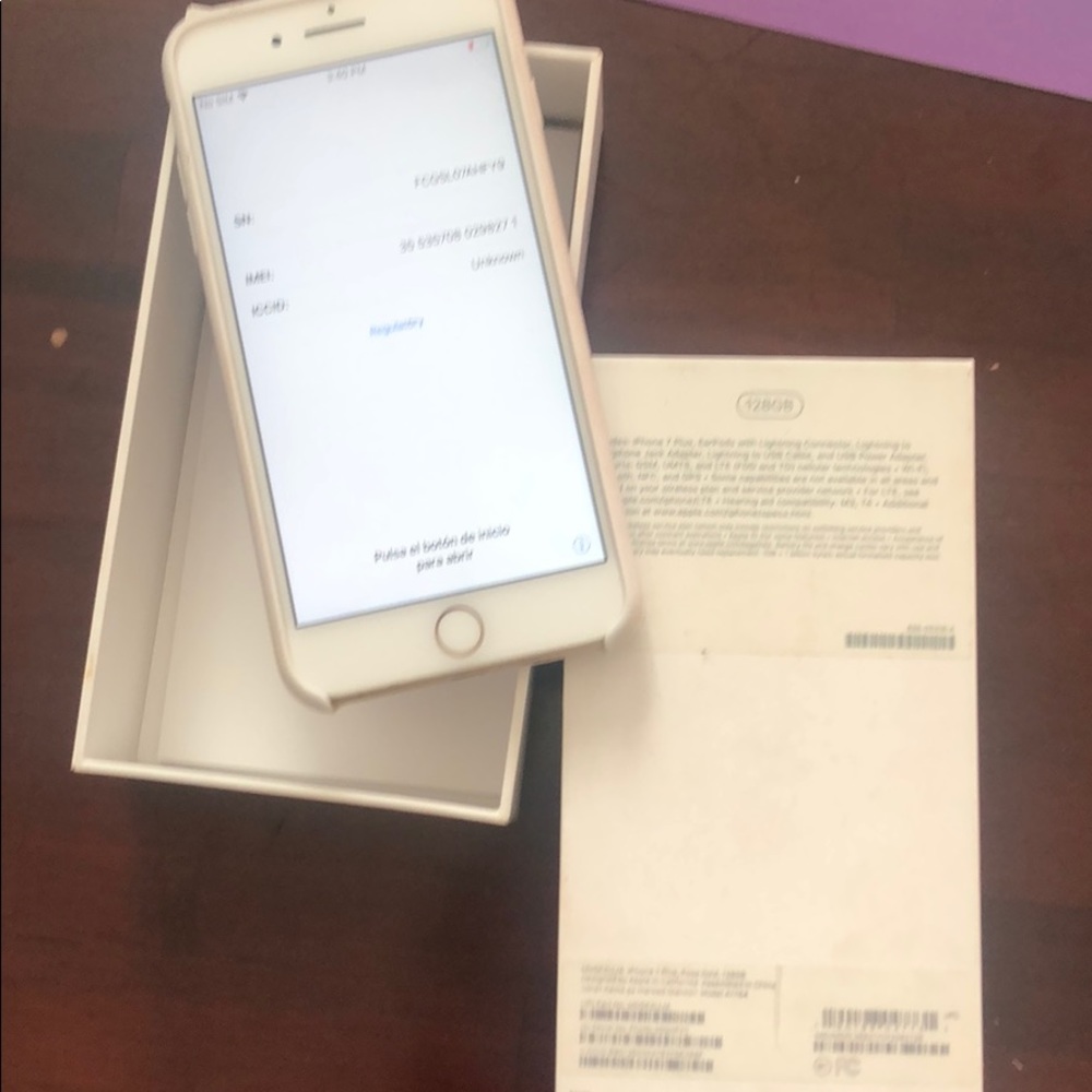 iPhone 7 32 rose gold w/ leather case